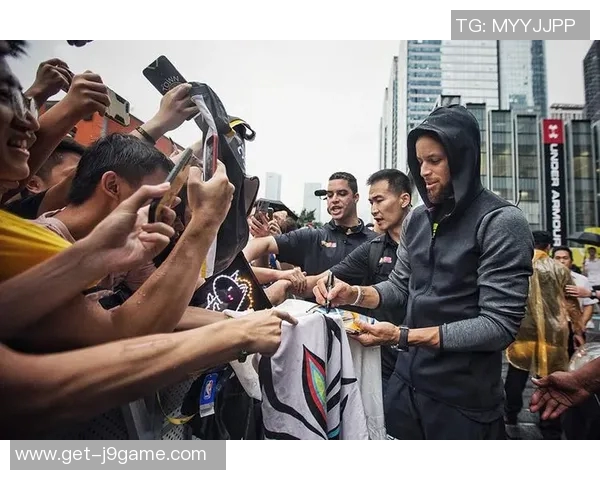 篮球全明星盛典精彩瞬间大合照展现球员风采与团结精神的完美时刻